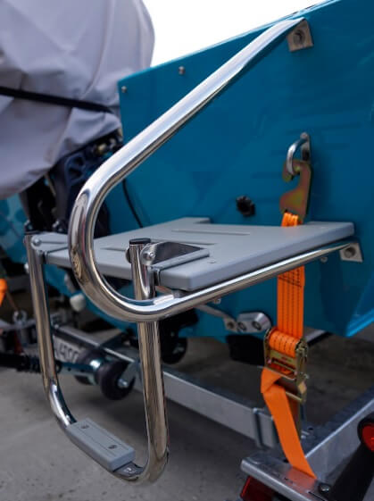 Platform egy lépcsővel jobb oldal