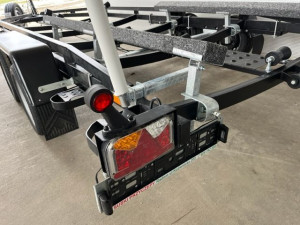 Fotogaléria FB2 - 1800 kg Suski (pre 555, 575) lyžiny, 2 nápravy, LED, plošina