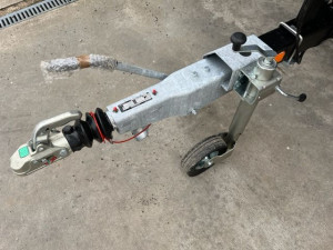 Fotogaléria FB2 - 1800 kg Suski (pre 555, 575) lyžiny, 2 nápravy, LED, plošina