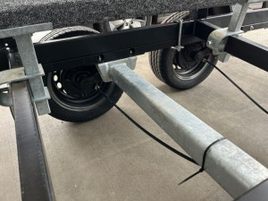 Fotogaléria Príves FB1 - 1500 kg Suski (pre 505, 515) lyžiny, LED, 2 nápravy