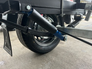 Fotogaléria Príves FB1 - black 1000 kg Suski (510)- na rolniach