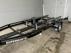 Fotogaléria Príves FB1 - black 1000 kg Suski (510)- na rolniach