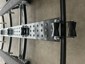 Fotogaléria Príves FB1 - black 1000 kg Suski (510)- na rolniach